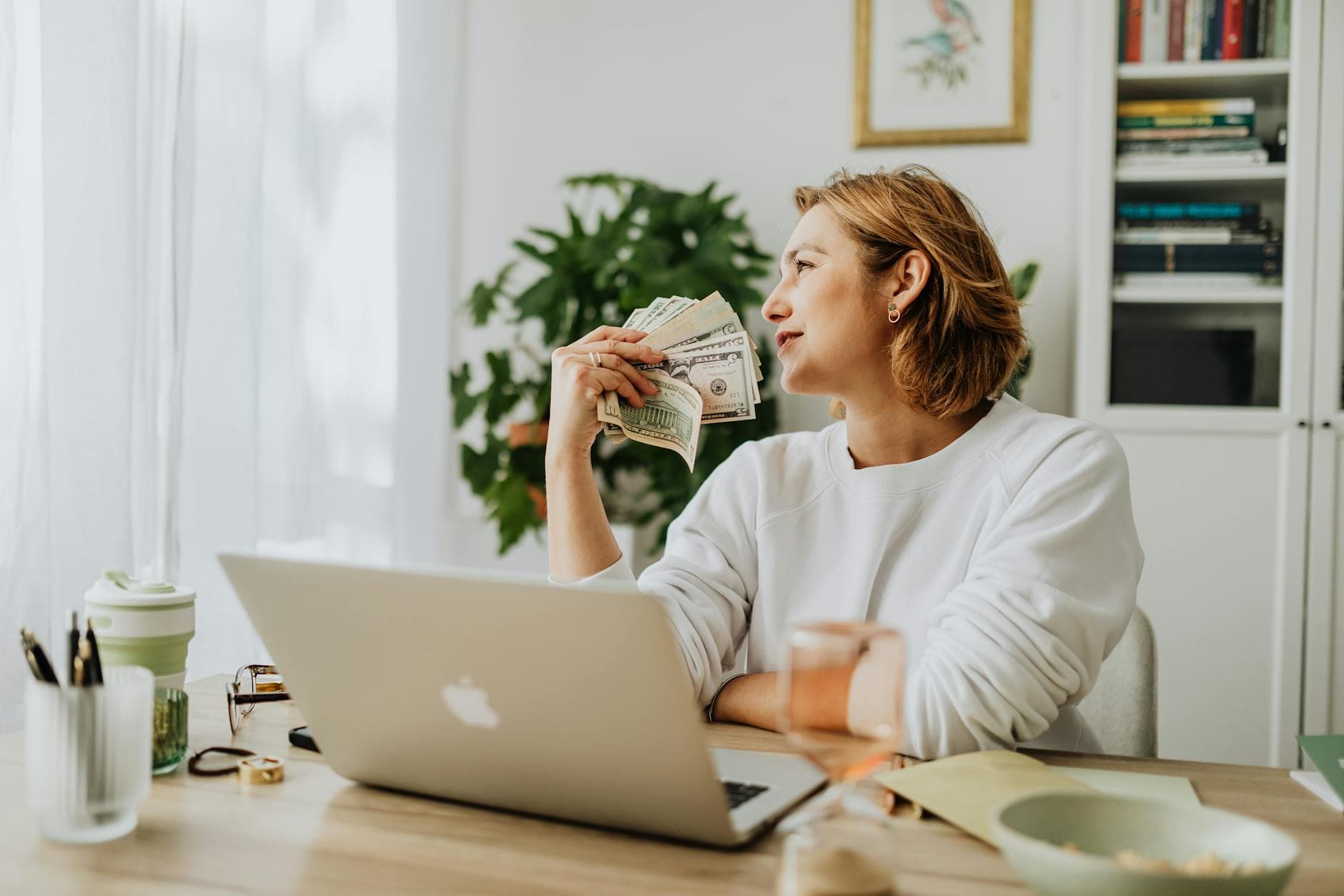 10 ChatGPT Side Hustles That Can Make You Money Daily supporting image