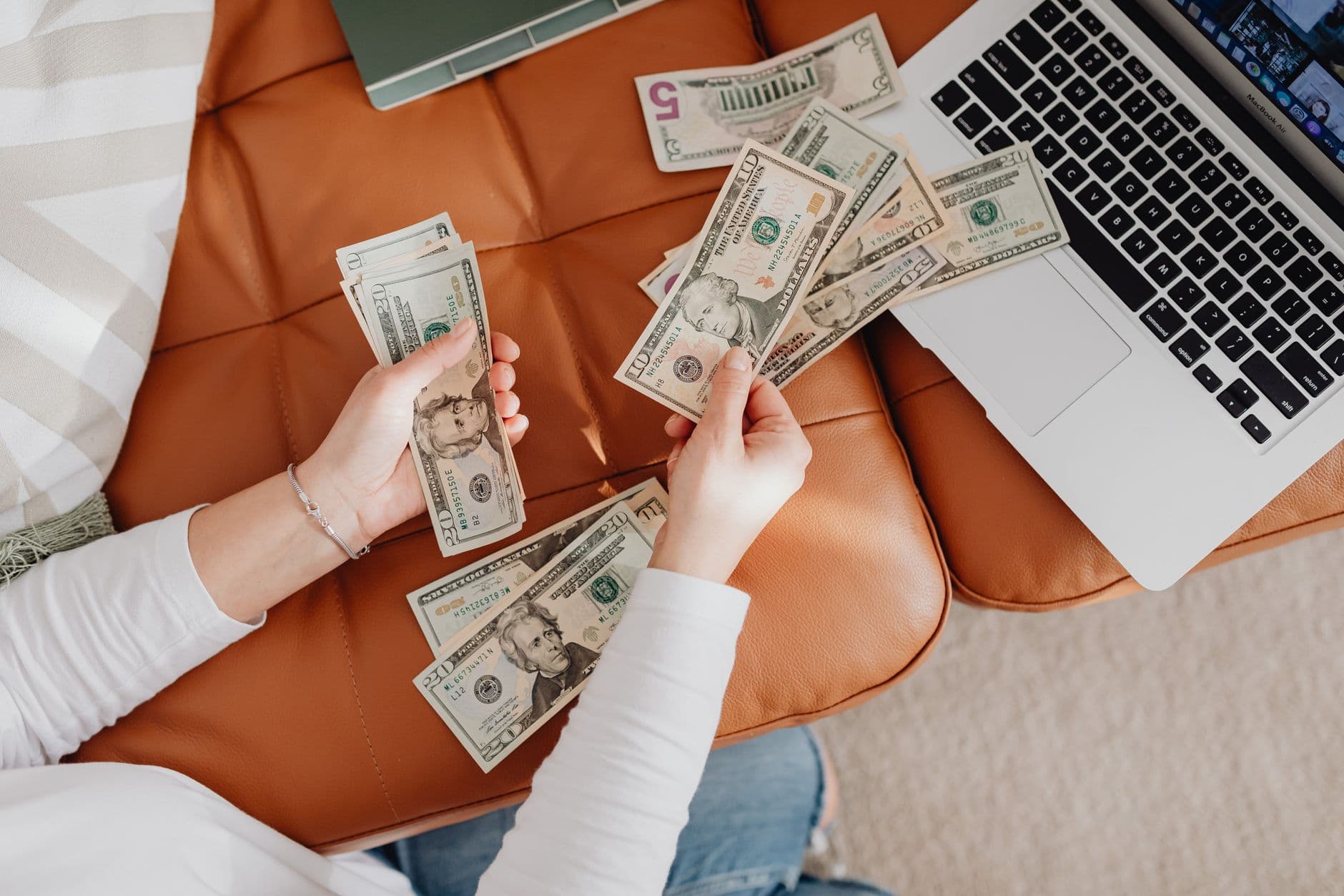 How to Earn Money Online Without a Laptop (AI Methods) supporting image